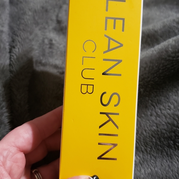 Clean Skin Club Pineapple Glow Mist - Picture 2 of 10